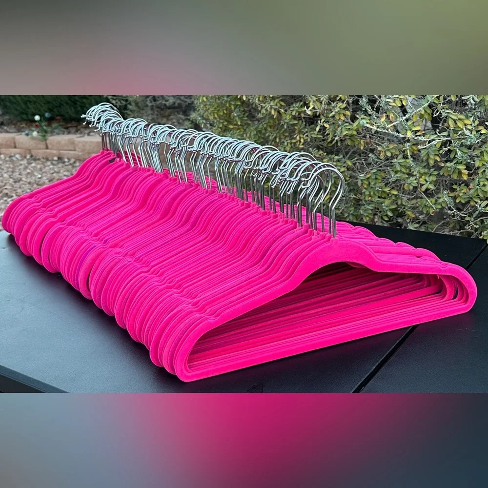 Velvet heavy duty Hangers set of 114 count, used in good condition.